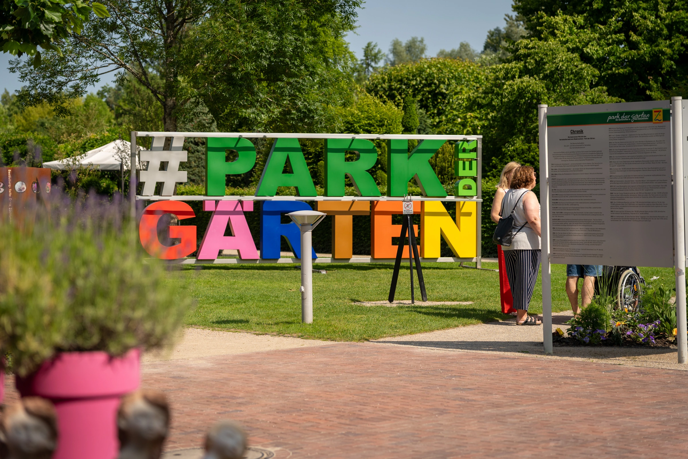 Park der Gärten Schriftzug am Eingang